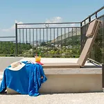 Jovi-relaxing, Fenced, Private, Heated Pool & View Vakantiehuis