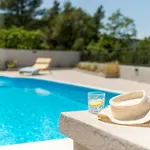 Jovi-relaxing, Fenced, Private, Heated Pool & View Vakantiehuis Tugare
