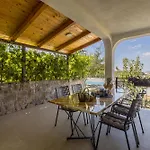 Vakantiehuis Jovi-relaxing, Fenced, Private, Heated Pool & View