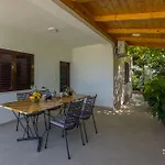 Jovi-relaxing, Fenced, Private, Heated Pool & View Tugare