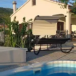 Jovi-relaxing, Fenced, Private, Heated Pool & View Vakantiehuis