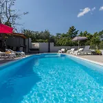 Jovi-relaxing, Fenced, Private, Heated Pool & View * Tugare