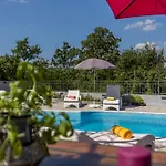 Jovi-relaxing, Fenced, Private, Heated Pool & View Vakantiehuis