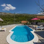 Vakantiehuis Jovi-relaxing, Fenced, Private, Heated Pool & View *