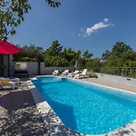 Vakantiehuis Jovi-relaxing, Fenced, Private, Heated Pool & View Tugare