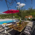 Vakantiehuis Jovi-relaxing, Fenced, Private, Heated Pool & View