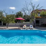 Jovi-relaxing, Fenced, Private, Heated Pool & View Vakantiehuis Tugare