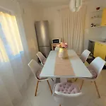 Jovi-relaxing, Fenced, Private, Heated Pool & View