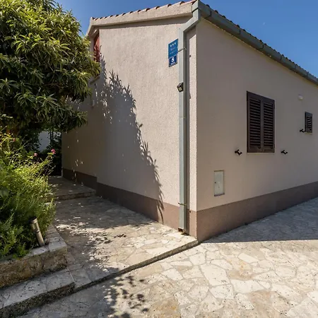 Jovi-relaxing, Fenced, Private, Heated Pool & View *