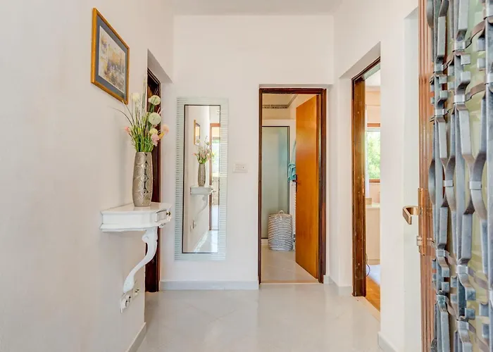 Jovi-relaxing, Fenced, Private, Heated Pool & View *