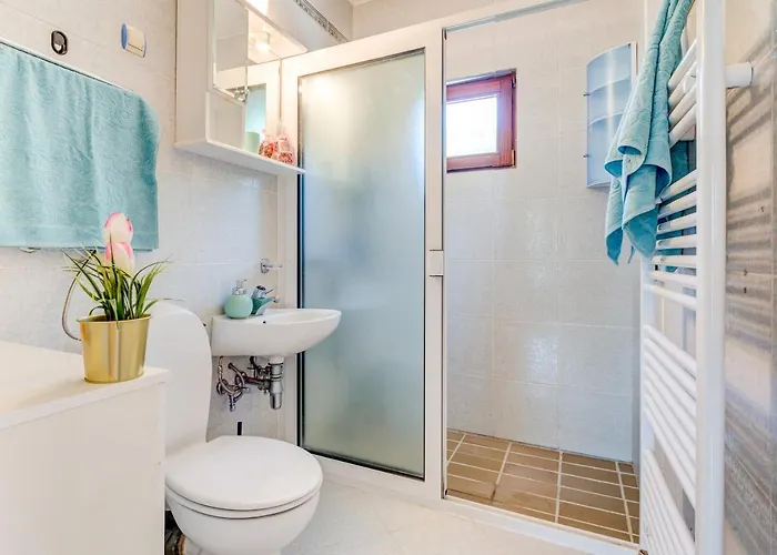 Jovi-relaxing, Fenced, Private, Heated Pool & View Tugare