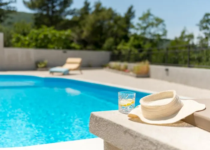 Jovi-relaxing, Fenced, Private, Heated Pool & View Nyaraló Tugare