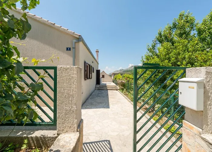 Nyaraló Jovi-relaxing, Fenced, Private, Heated Pool & View Tugare