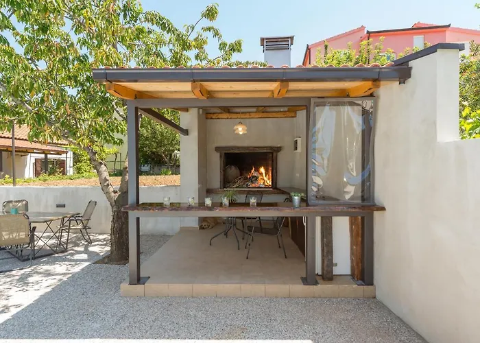 Jovi-relaxing, Fenced, Private, Heated Pool & View