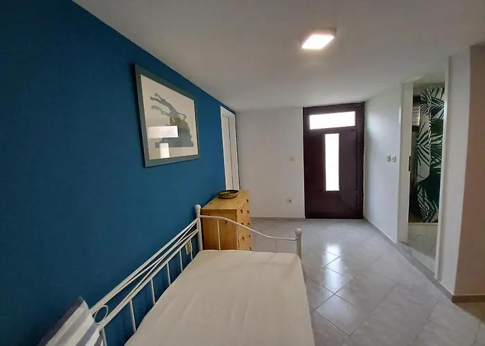 Jovi-relaxing, Fenced, Private, Heated Pool & View * Tugare
