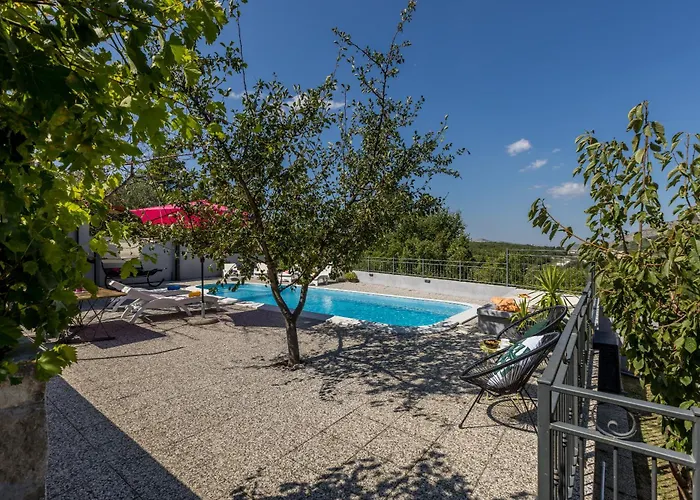 Jovi-relaxing, Fenced, Private, Heated Pool & View