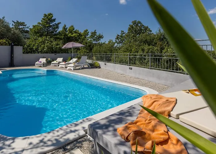 Jovi-relaxing, Fenced, Private, Heated Pool & View Nyaraló *