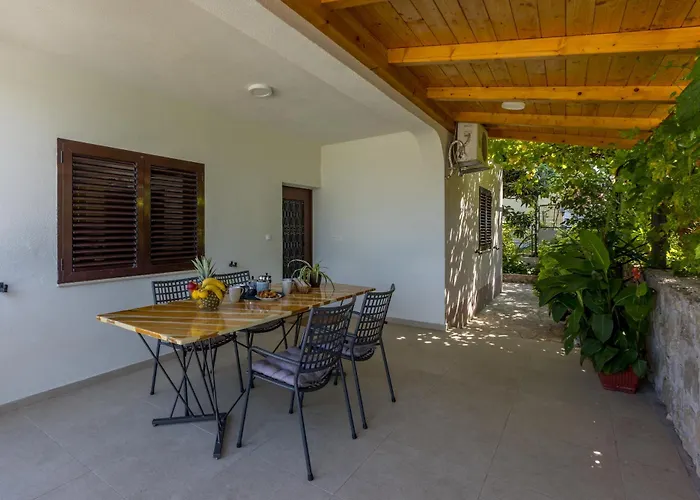 Jovi-relaxing, Fenced, Private, Heated Pool & View Tugare