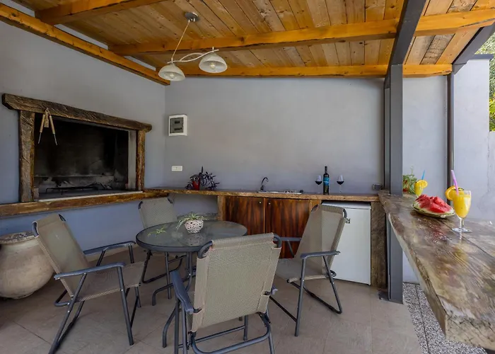 Jovi-relaxing, Fenced, Private, Heated Pool & View Nyaraló Tugare
