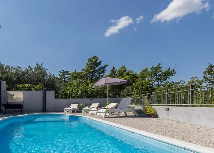 Jovi-relaxing, Fenced, Private, Heated Pool & View Nyaraló *