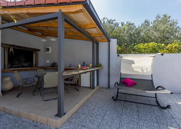 Jovi-relaxing, Fenced, Private, Heated Pool & View Nyaraló *