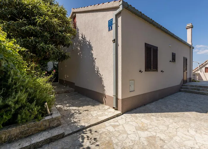 Jovi-relaxing, Fenced, Private, Heated Pool & View *
