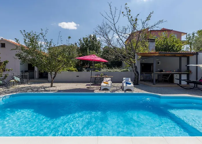 Jovi-relaxing, Fenced, Private, Heated Pool & View Nyaraló Tugare